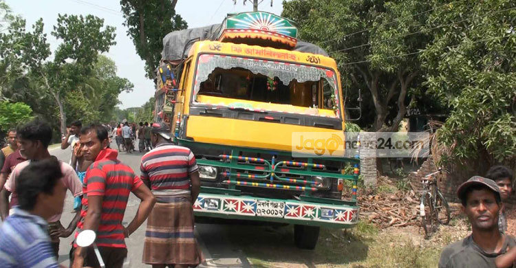 সাতক্ষীরায় ট্রাকচাপায় শিশু নিহত