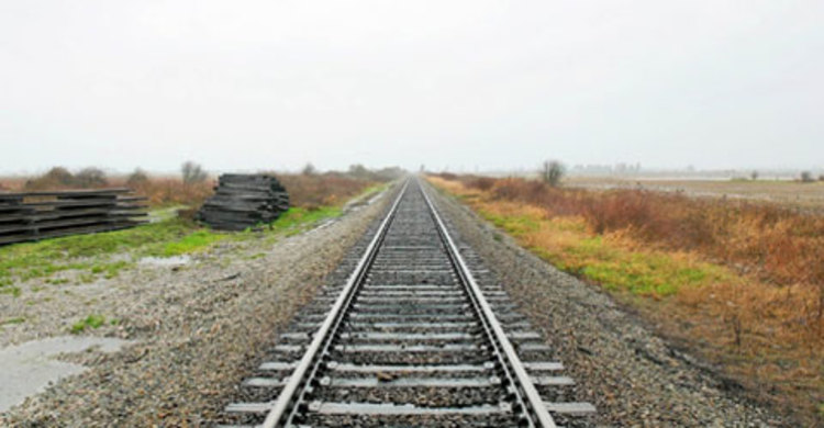 কালীগঞ্জে ট্রেনে কাটা পড়ে অজ্ঞাত যুবকের মৃত্যু