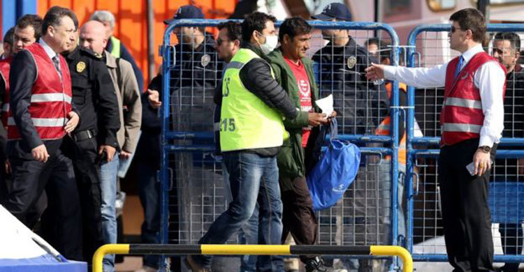 তুরস্কে ফেরত পাঠানো অভিবাসীদের অনেকেই বাংলাদেশি