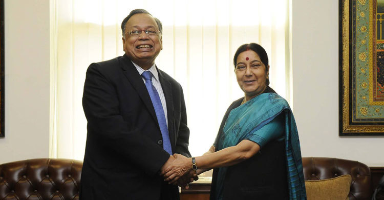 Mahmood meets Sushma in New Delhi