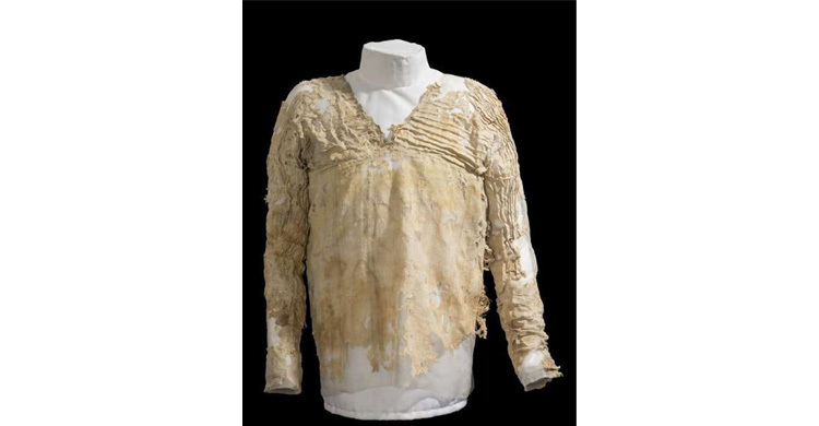 5100 years old dress!