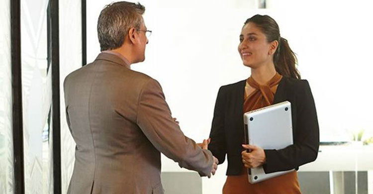 Kareena excited about her corporate look in ‘Ki and Ka’