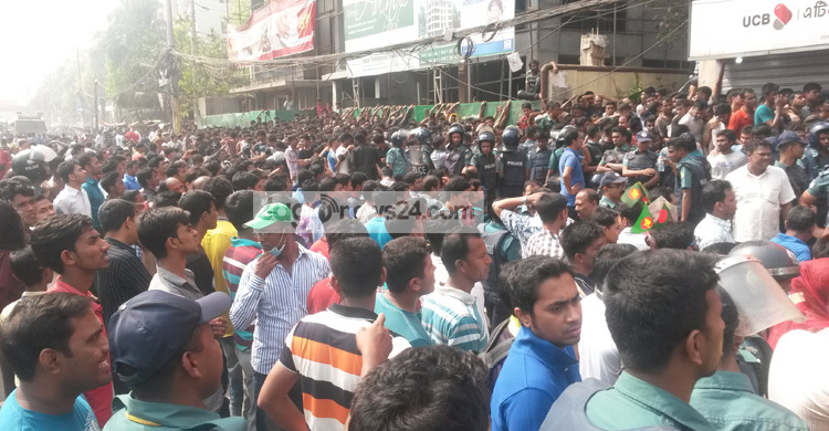 Cricket fans clash with police over tickets