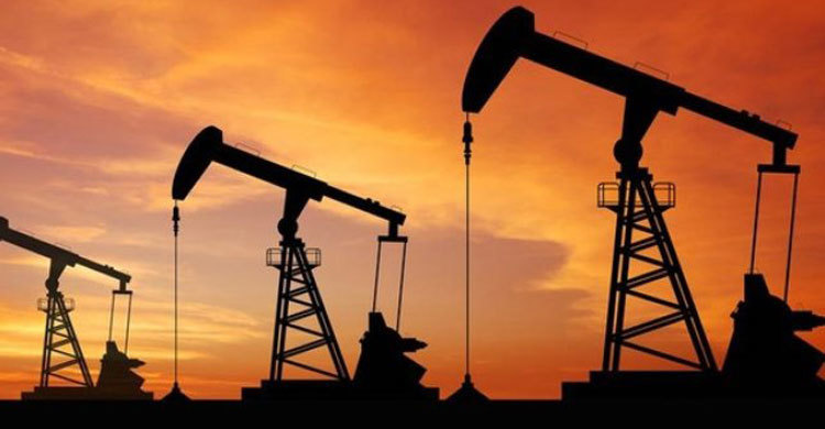 Oil prices extend losses ahead of US report