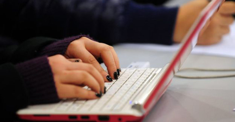 Women write better code, study suggests