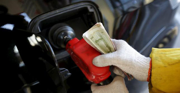 U.S. oil hits 12-year low on stockpile surge