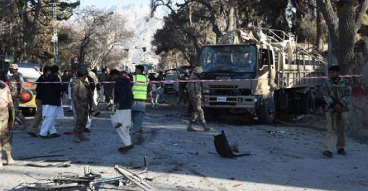 10 killed in Pakistan bomb blast