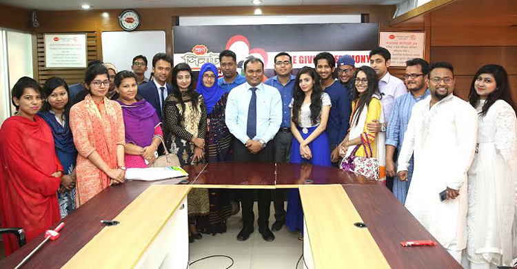 PRAN Peanut Bar gives Valentine’s Day campaign prize 