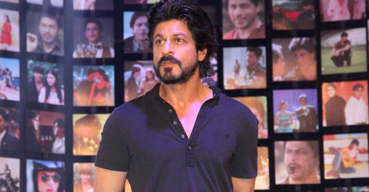 A lady slapped Shahrukh Khan in train