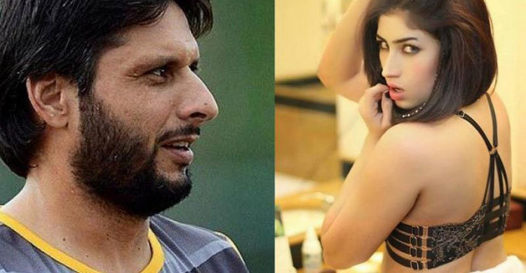 আফ্রিদিকে পাগল বললেন পাকিস্তানি অভিনেত্রী 