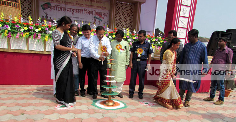 কসবা সীমান্ত হাটে বসেছে দুই বাংলার মিলন মেলা