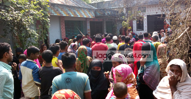 ধর্ষণের পর গৃহবধূকে ছুরিকাঘাত