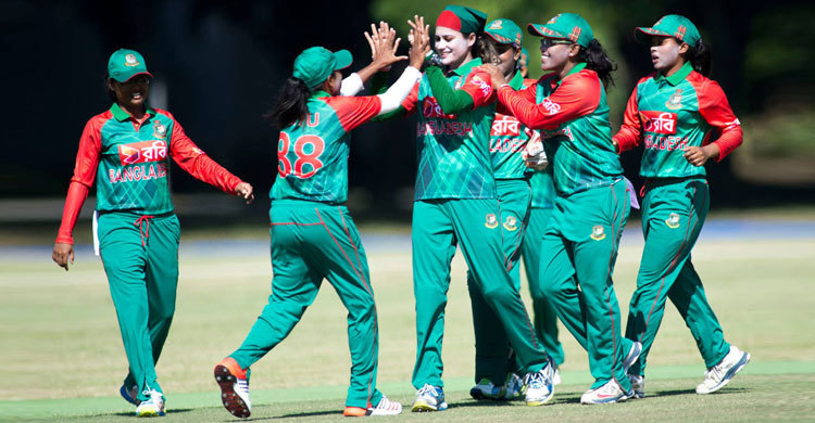 টস জিতে ফিল্ডিংয়ে বাংলাদেশের মেয়েরা