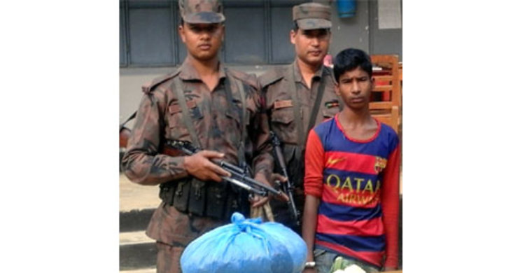 আখাউড়ায় চার কেজি গাঁজাসহ কিশোর আটক
