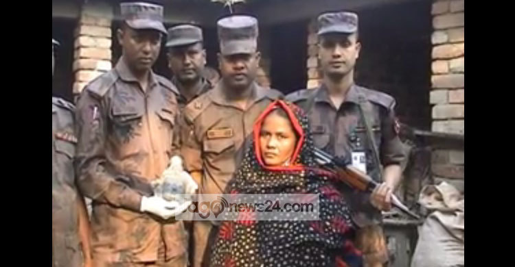 দিনাজপুরে কষ্টি পাথরের মূর্তিসহ নারী আটক