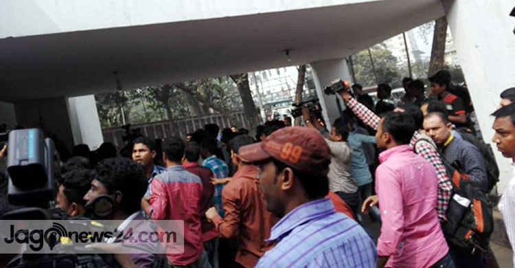 স্বেচ্ছাসেবক দলের অনুষ্ঠানে দু’পক্ষের হাতাহাতি