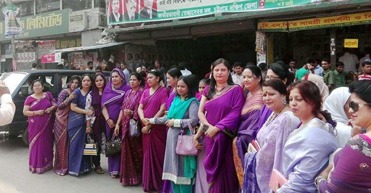 নয়াপল্টনে জড়ো হচ্ছেন মহিলা দল, শক্ত অবস্থানে পুলিশ
