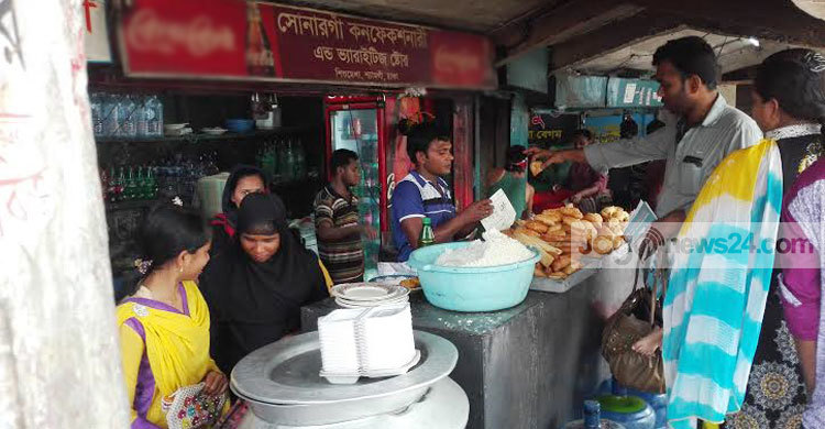 বিআরটিসি’র যাত্রী ছাউনিতে কনফেকশনারীর দোকান
