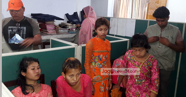 মিয়ানমার থেকে দেশে ফিরল পাচার হওয়া ১১ তরুণী 