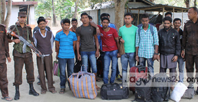 দেশে ফেরার সময় বেনাপোলে ২০ বাংলাদেশি আটক