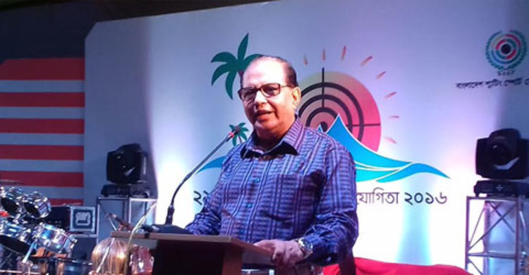 জীবনের ঝুঁকি নিয়ে কাজ করছেন প্রধানমন্ত্রী