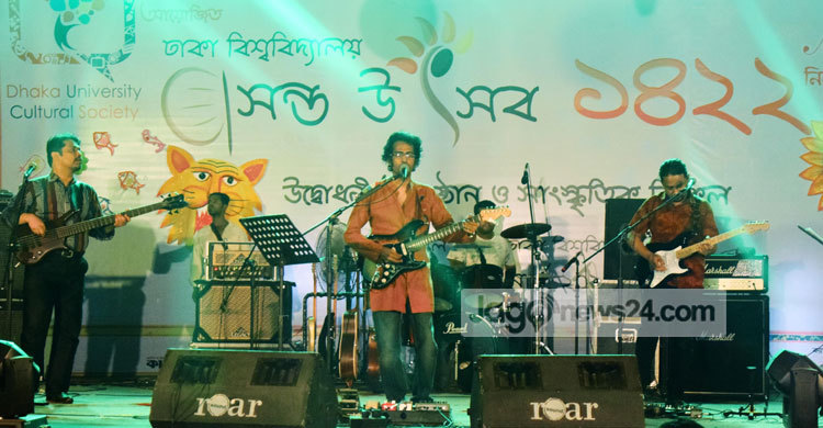 রঙিন এক বসন্তের উৎসবে 