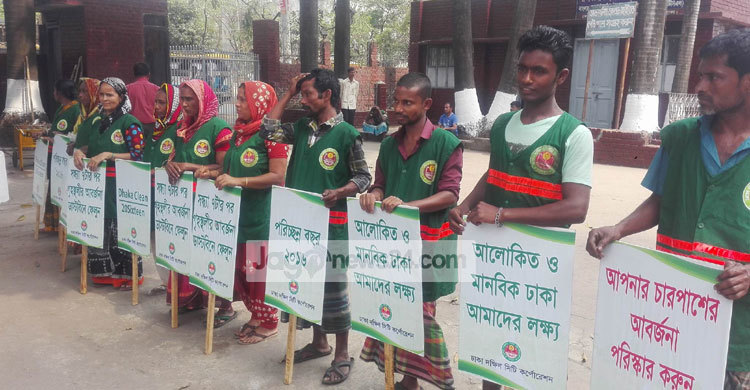 তাদের অপেক্ষা ক্যামেরার জন্য!