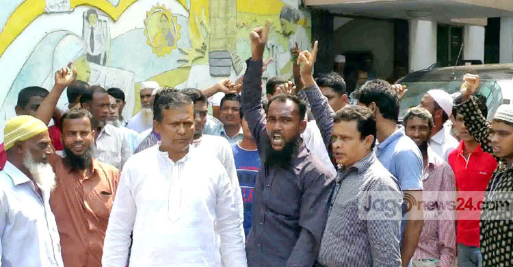 মনোনয়ন বঞ্চিত চেয়ারম্যান প্রার্থীর পৌর কার্যালয় ঘেরাও