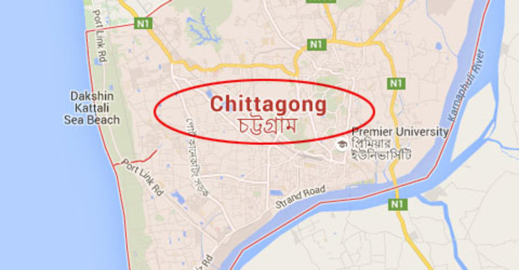 মিরসরাইয়ে যাত্রীবাহী বাস ডোবায় : আহত ৩