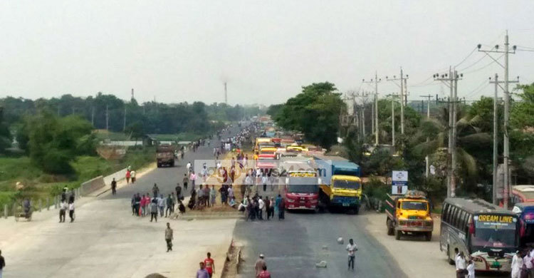 ঢাকা-চট্টগ্রাম মহাসড়কে ৩০ কি: মি: যানজট