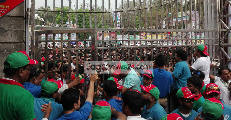 কাউন্সিলস্থল যেন জনসমুদ্র