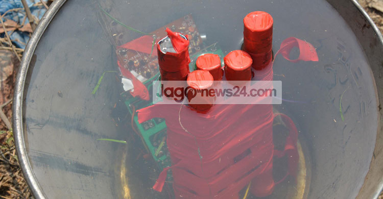 দিনাজপুর কলেজিয়েট স্কুল থেকে বোমা সদৃশ বস্তু উদ্ধার