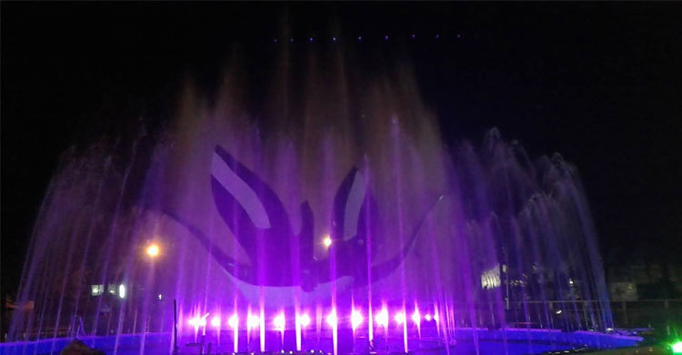 দ্যুতি ছড়াচ্ছে দোয়েল চত্বরের বর্ণিল ফোয়ারা