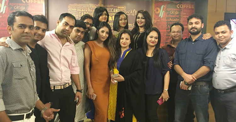 ক্যাফে এন্ট্রোর যাত্রা শুরু করলেন তারকারা