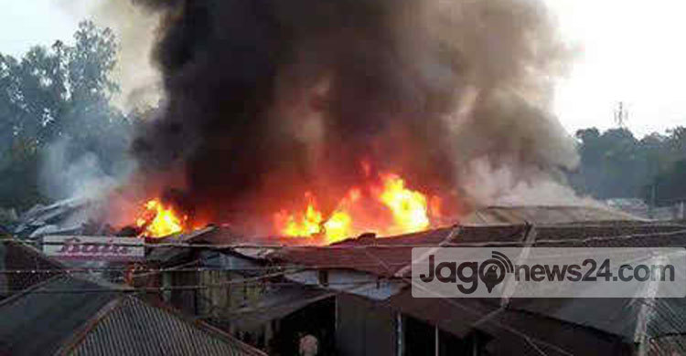 নীলফামারীতে অগ্নিকাণ্ডে ১৩টি ব্যবসা প্রতিষ্ঠান ভস্মীভূত