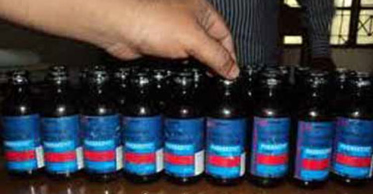 স্কুলছাত্রীর ব্যাগ থেকে ফেনসিডিল উদ্ধার