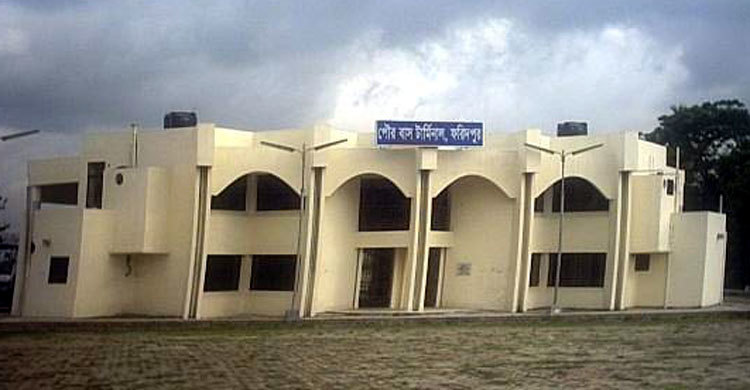 ফরিদপুরে অভ্যন্তরীণ বাস চলাচল বন্ধ 
