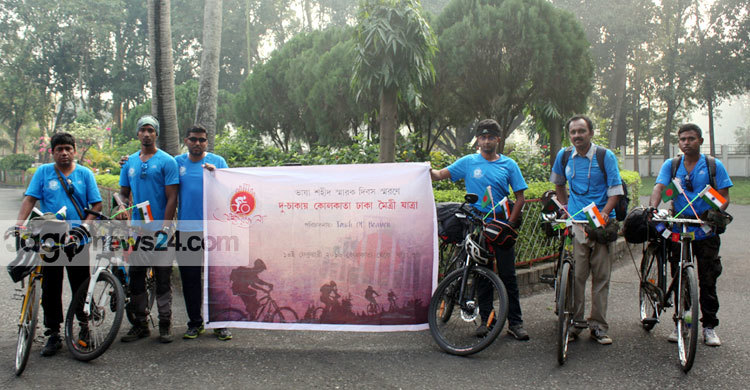 শহীদদের শ্রদ্ধা জানাতে বাইসাইকেলে তারা ভারত থেকে বাংলাদেশে
