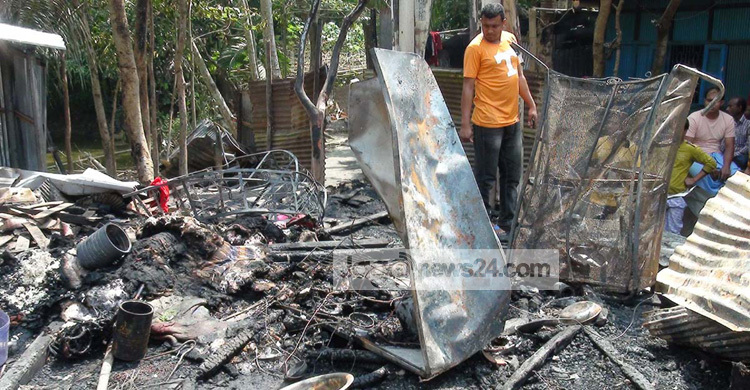 নোয়াখালীতে বসত ঘর পুড়ে ছাই