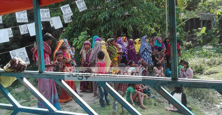 ফলাফল জানতে নারী ভোটারদের অপেক্ষা