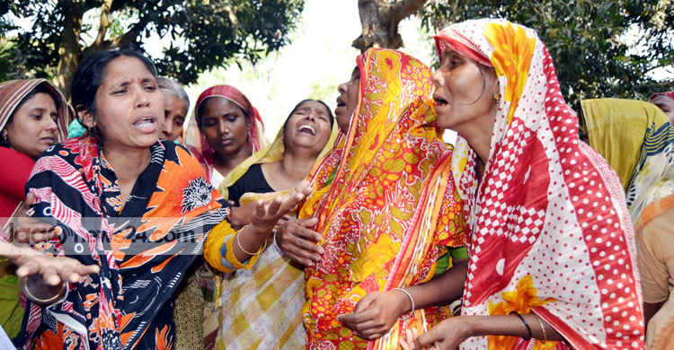 দুর্ঘটনায় নিহত পুলিশ সদস্যের বাড়িতে চলছে মাতম