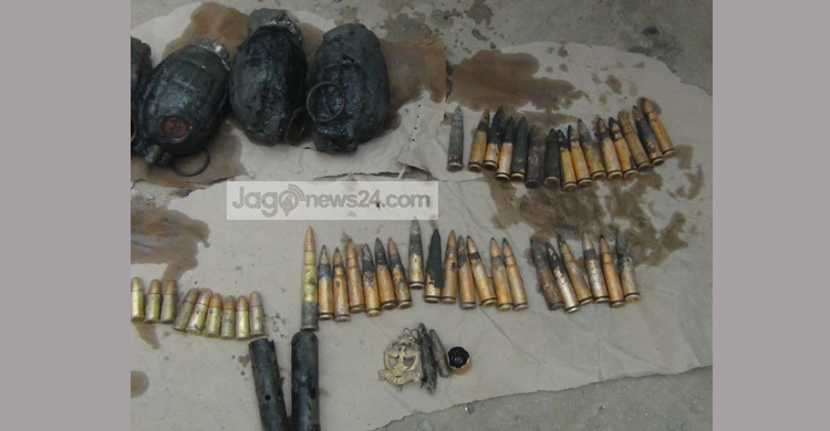 নওগাঁয় ৭টি গ্রেনেড ও ৪৭ রাউন্ড গুলি উদ্ধার