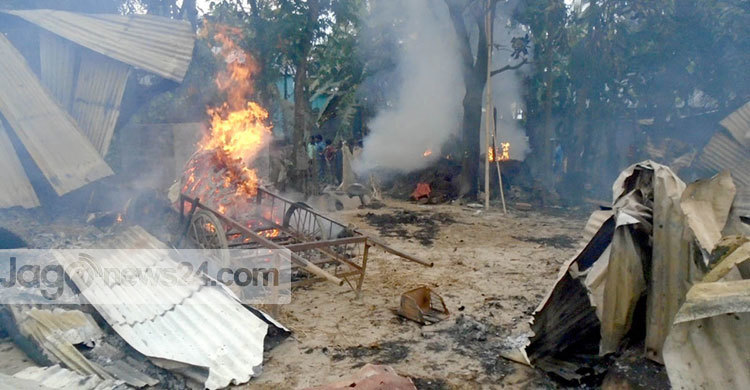 আহত যুবকের মৃত্যু : প্রতিপক্ষের বাড়িতে আগুন