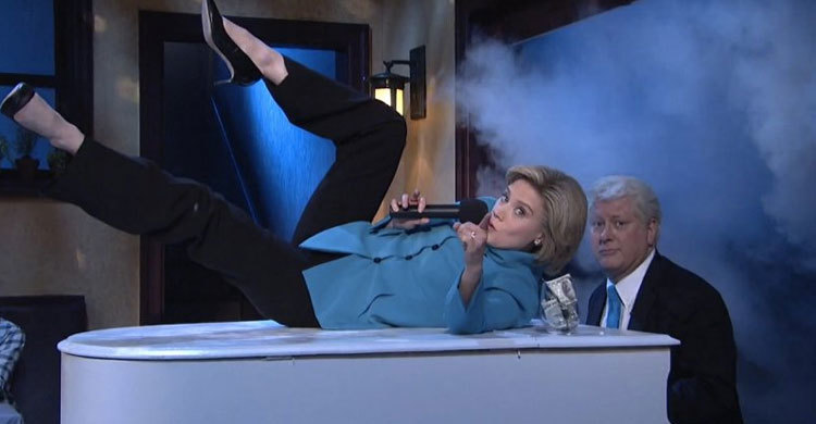 মাকে নিয়ে হিলারি কন্যার হাস্যরস (ভিডিও)