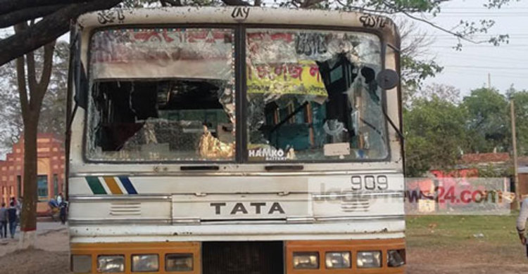 বাসের ধাক্কায় জাবি ছাত্রলীগ নেতা আহত : গাড়ি ভাঙচুর