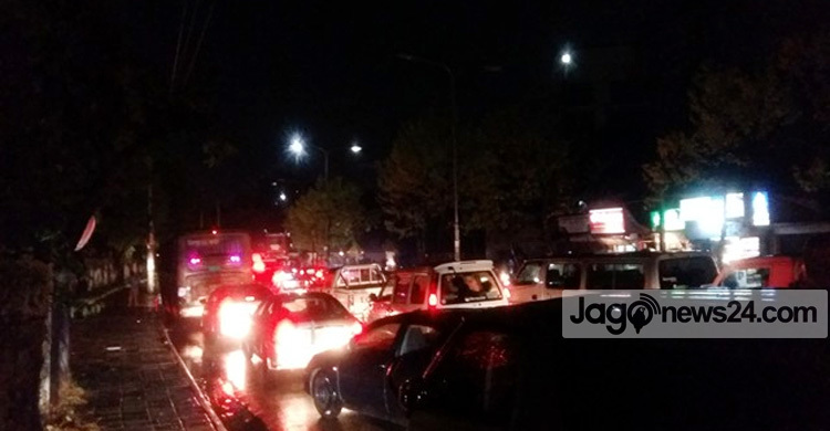 বৃষ্টিতে তীব্র যানজটের কবলে রাজধানীবাসী