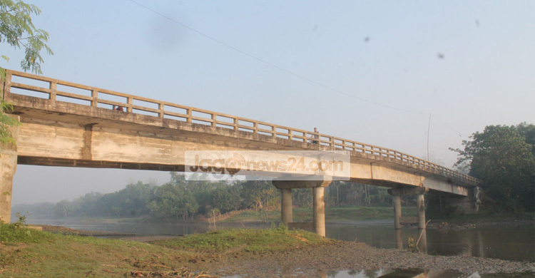কোনো কাজেই লাগেনি ৫০ লাখ টাকার ব্রিজটি