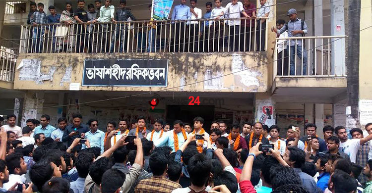 কেন্দ্রীয় নেতাদের বরণ করে নিল জবি ছাত্রলীগ