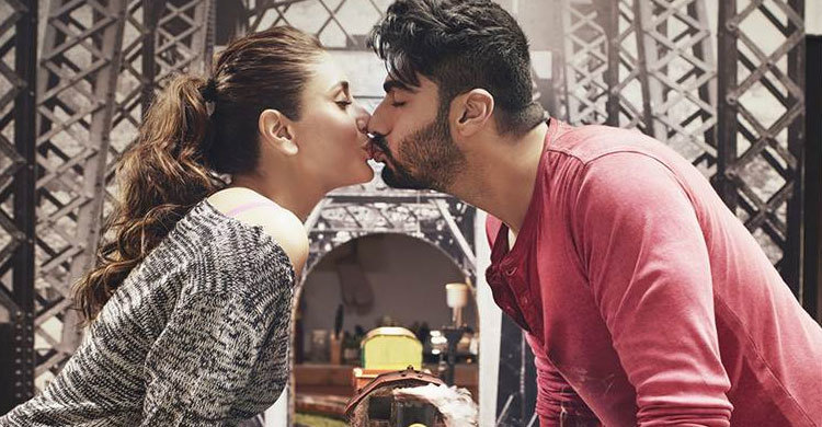 কারিনার চুম্বনে তোলপাড়!