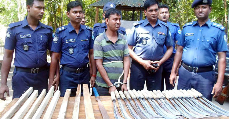 বঙ্গবন্ধুর জন্মদিন অনুষ্ঠান থেকে দেশীয় অস্ত্রসহ চালক আটক